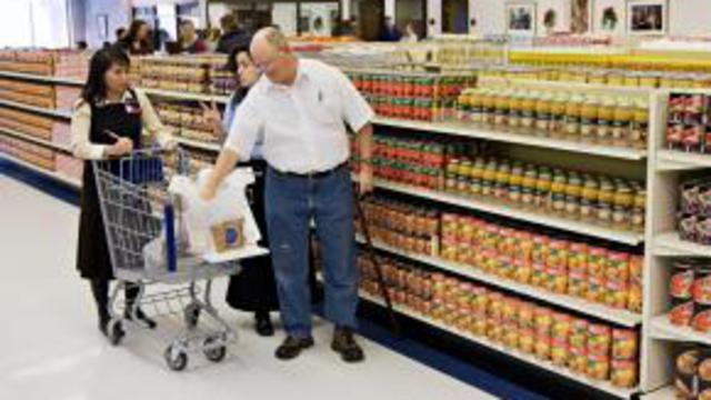 med_WelfareStorehouseshopping1_16Sep08.jpg